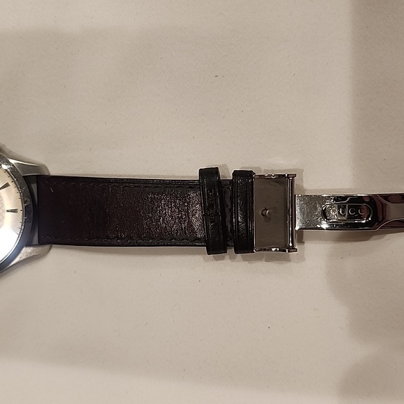 Men's Gucci Watch Gently Used Brown Leather - Picture 4 of 8